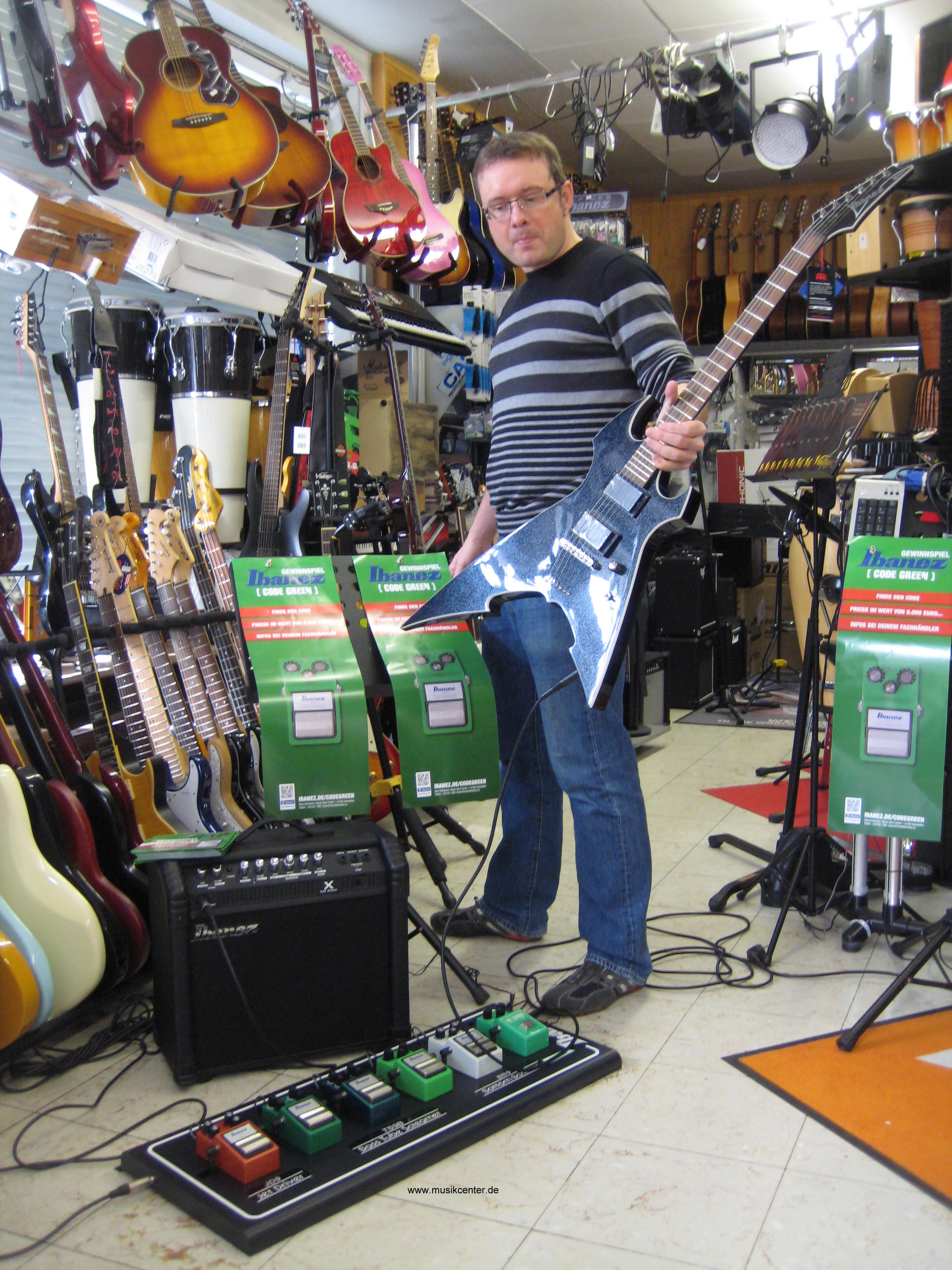 Ibanez Testcenter - ber 40 Jahre Effekte, die besten im Board antestbereit